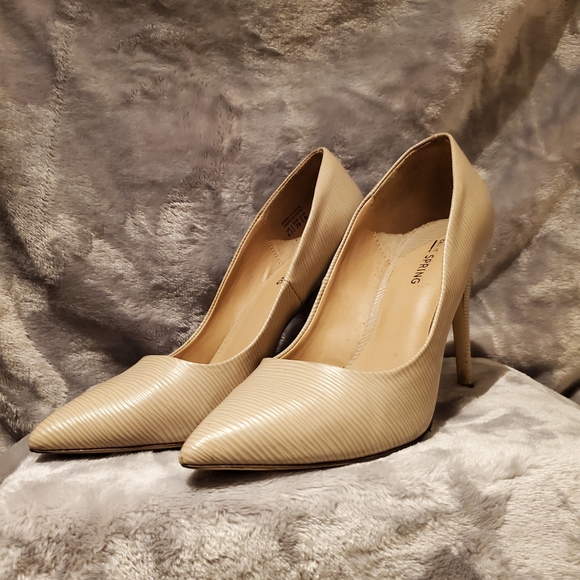 Call It Spring Tan Textured Pumps 📦 - Picture 2 of 7